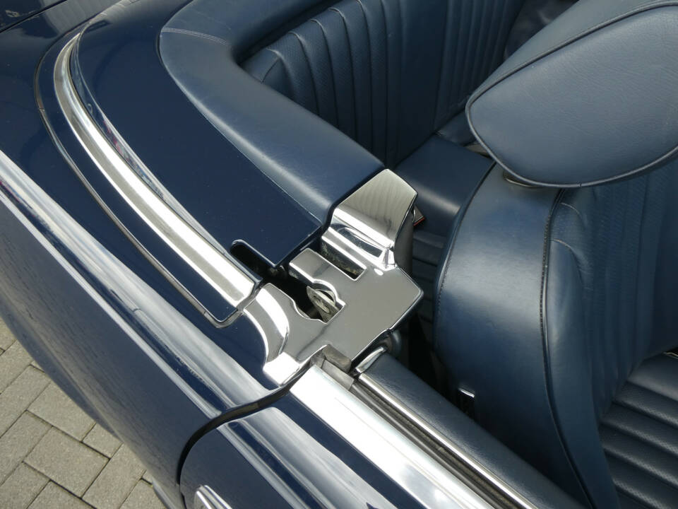 Image 25/26 of Mercedes-Benz 500 SL (1988)