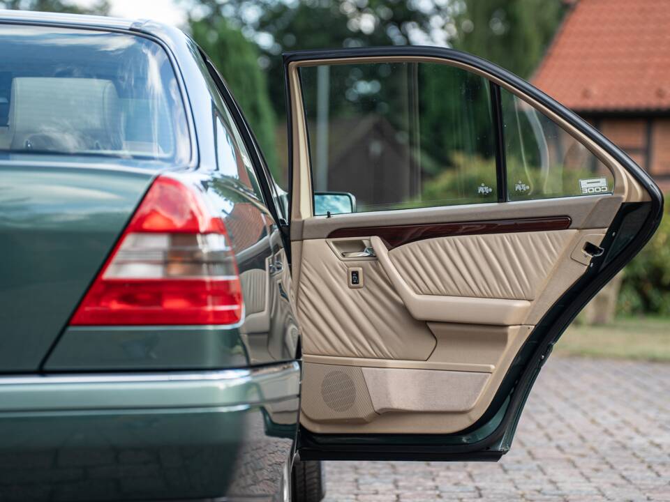 Bild 47/74 von Mercedes-Benz C 280 (1993)