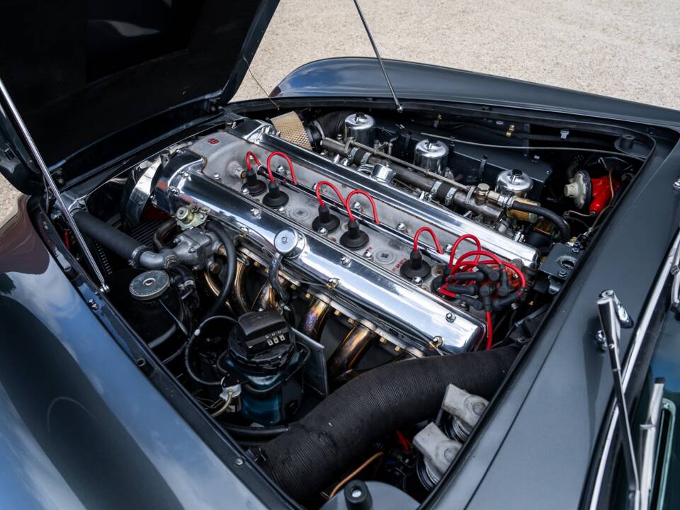 Image 6/6 of Aston Martin DB 6 Volante (1967)
