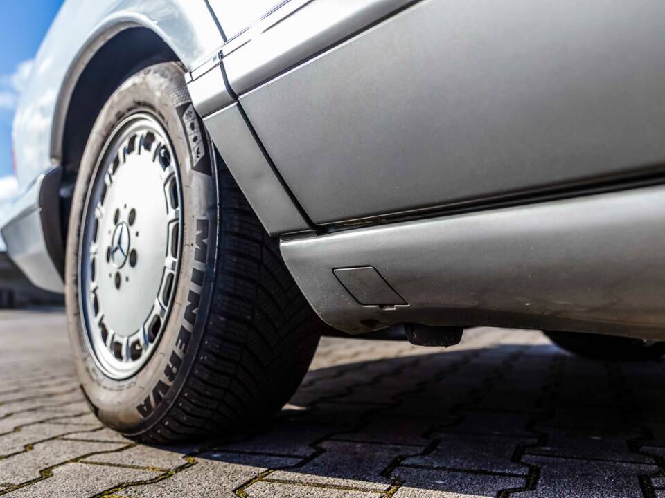 Image 62/175 of Mercedes-Benz 420 SE (1986)