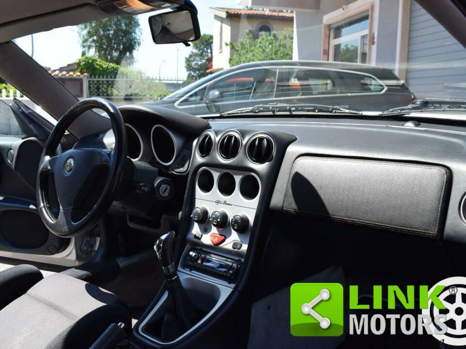Image 7/10 de Alfa Romeo GTV 1.8 Twin Spark (2000)
