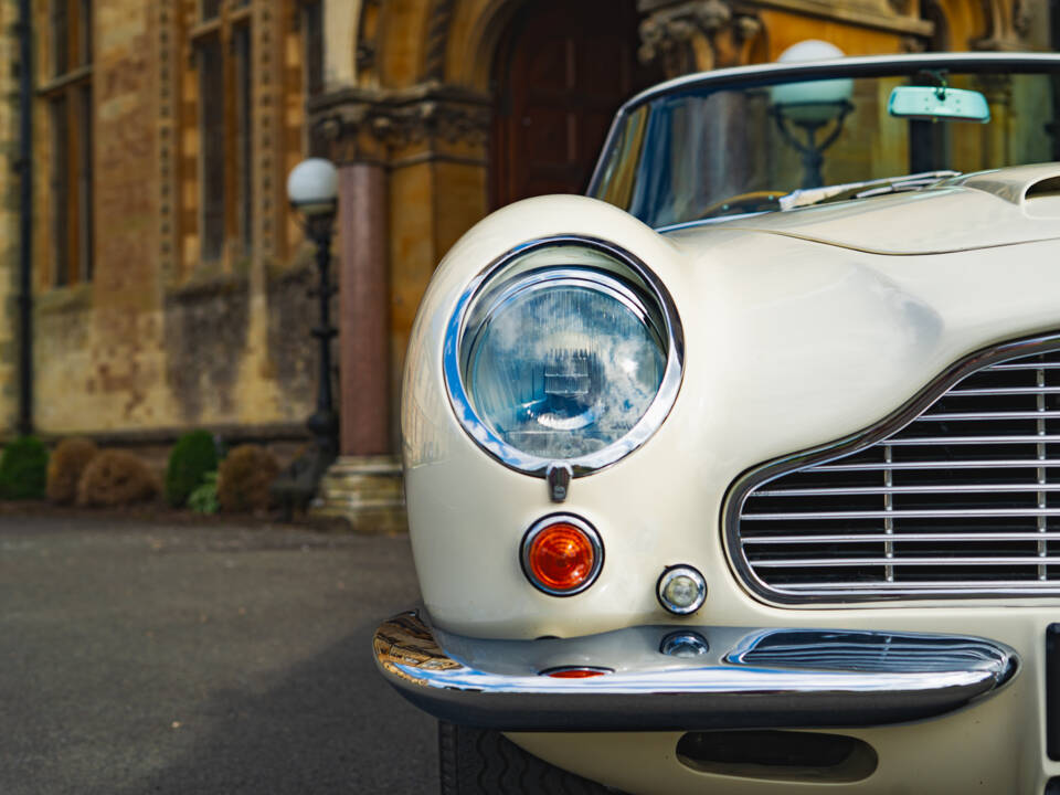 Bild 27/62 von Aston Martin DB 6 Mk II Volante (1970)
