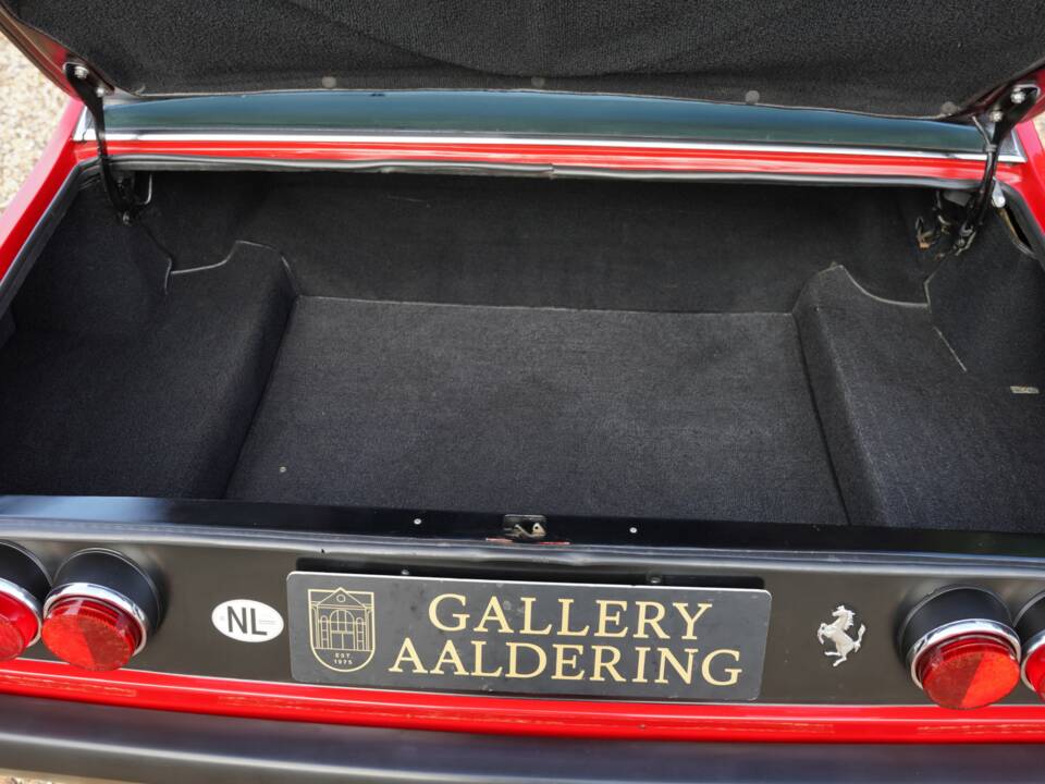 Image 41/50 de Ferrari 365 GT4 2+2 (1974)