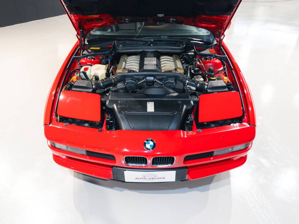 Image 18/33 of BMW 850i (1991)