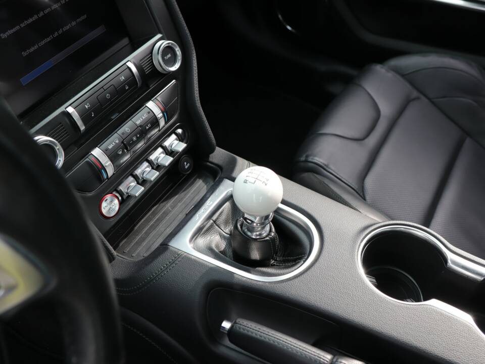 Immagine 30/50 di Ford Mustang GT 5.0 V8 Fastback (2019)