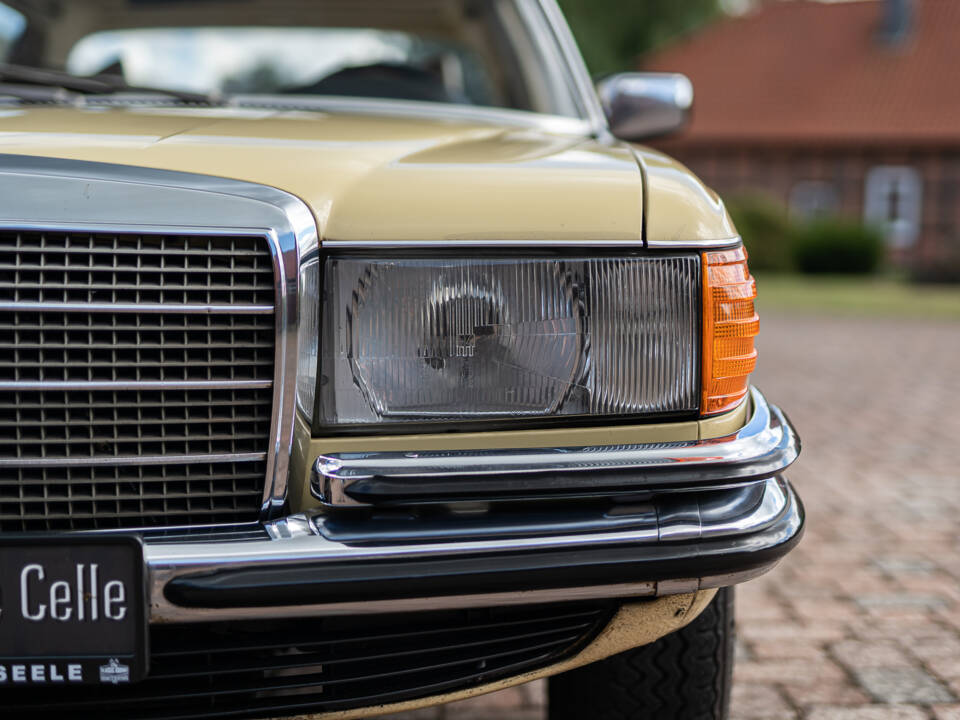 Image 4/40 of Mercedes-Benz 350 SE (1975)