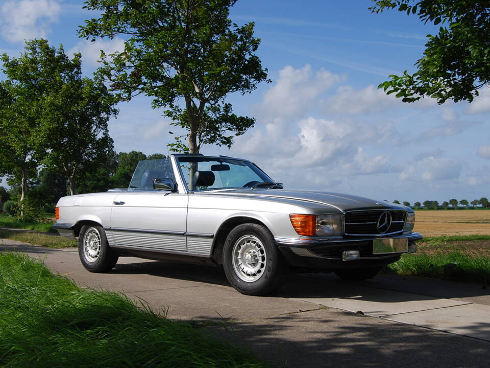 Image 5/96 de Mercedes-Benz 280 SL (1982)