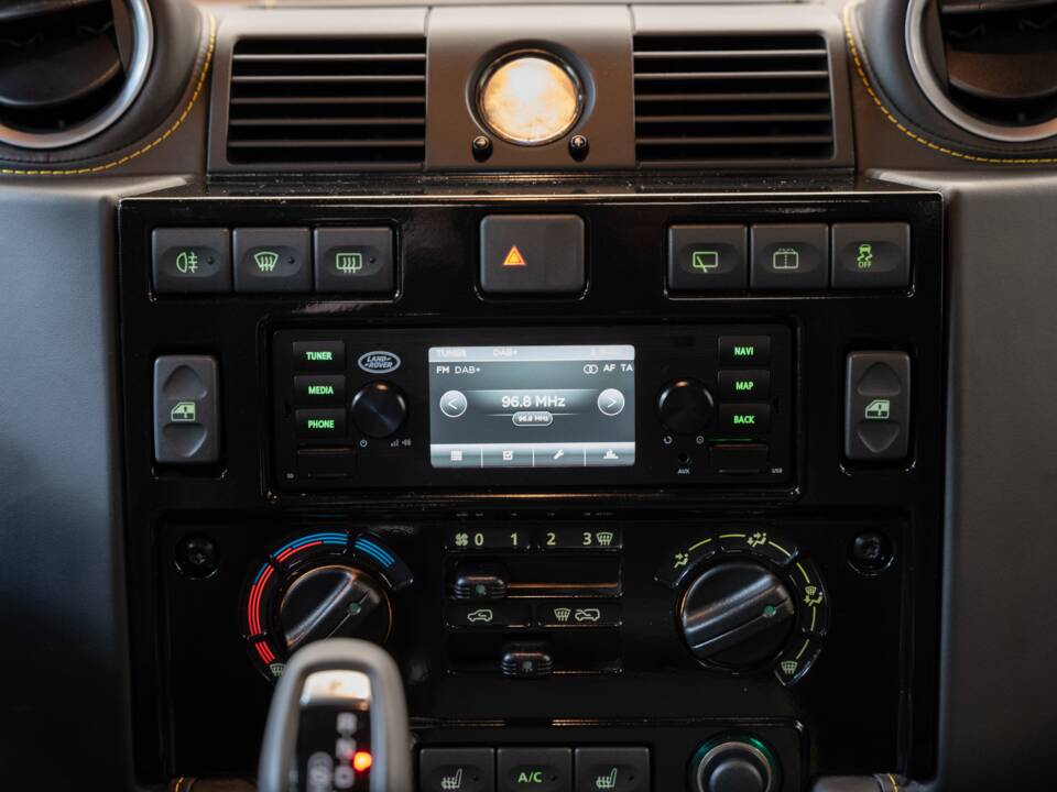 Image 17/47 of Land Rover Defender 90 Works V8 (2013)