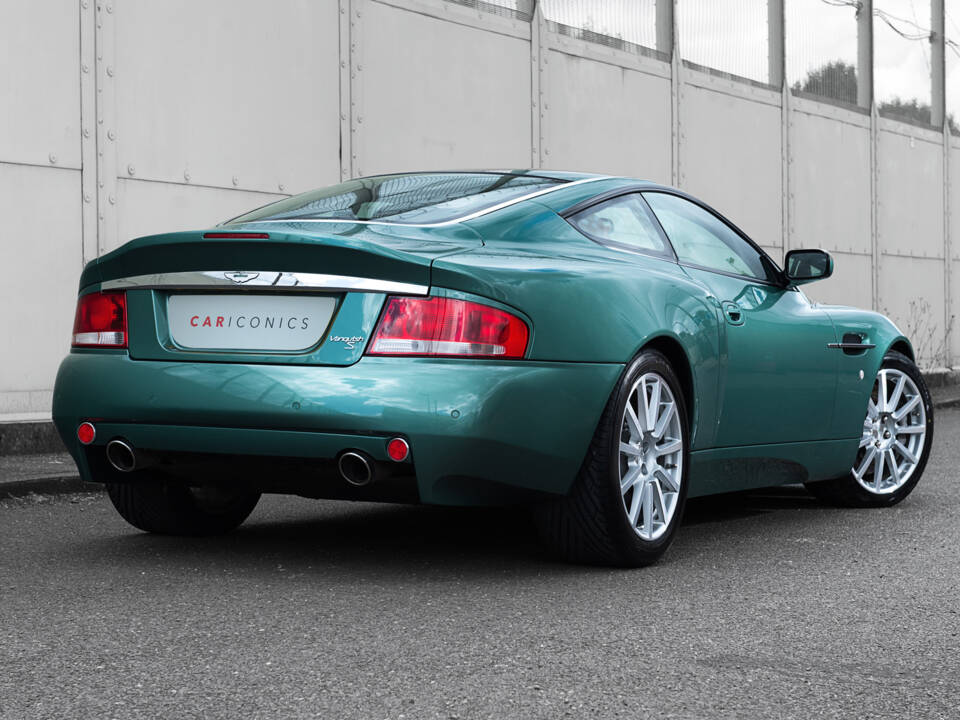 Imagen 5/21 de Aston Martin V12 Vanquish S (2004)