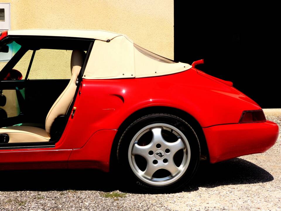 Image 11/30 of Porsche 911 Carrera 2 (1992)