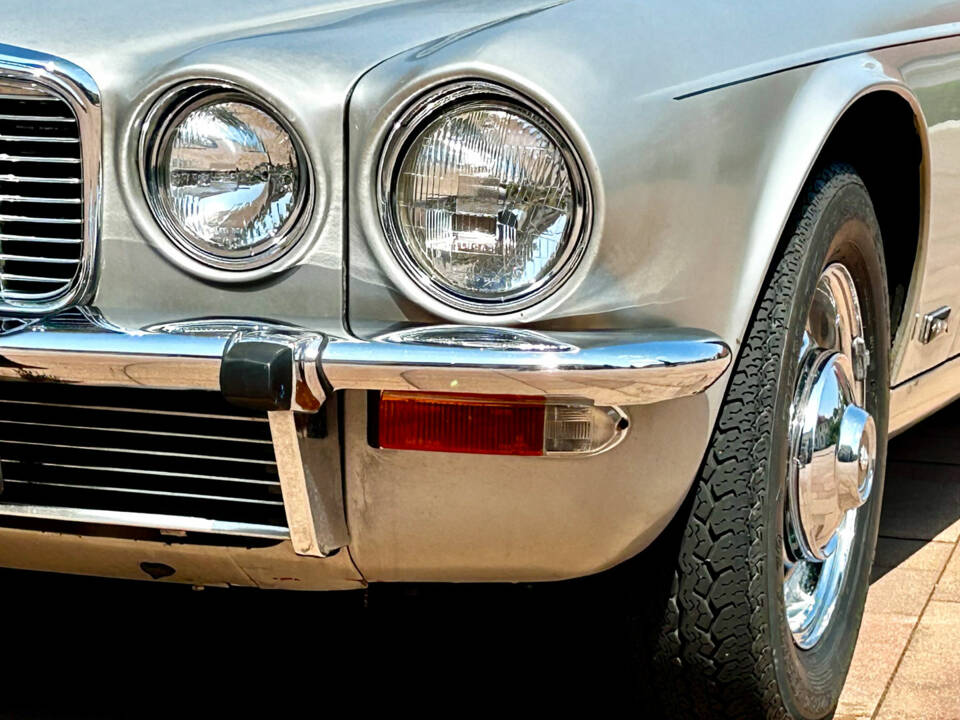 Image 4/10 de Jaguar XJ 12 L (1975)