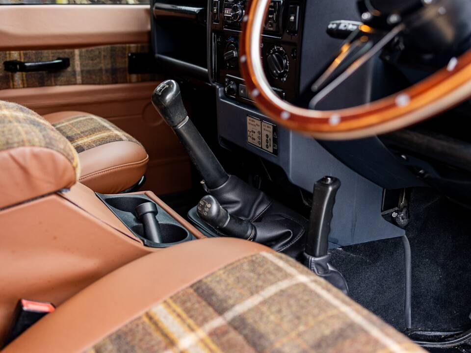 Bild 12/45 von Land Rover Defender 110 (2015)