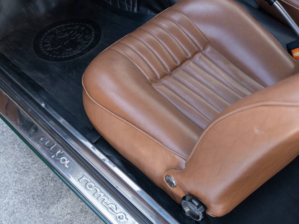 Image 48/83 of Alfa Romeo Giulia GT 1300 Junior (1968)