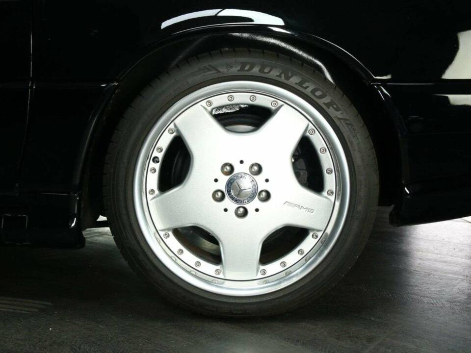 Immagine 29/30 di Mercedes-Benz SL 600 (2001)