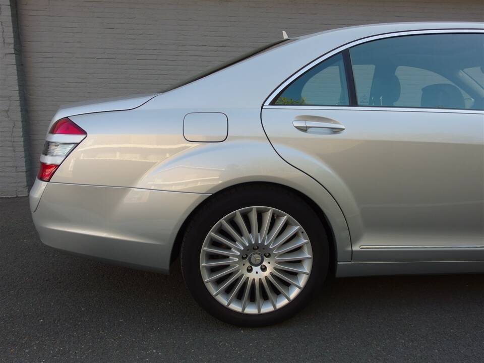 Image 18/98 of Mercedes-Benz S 500 L (2007)