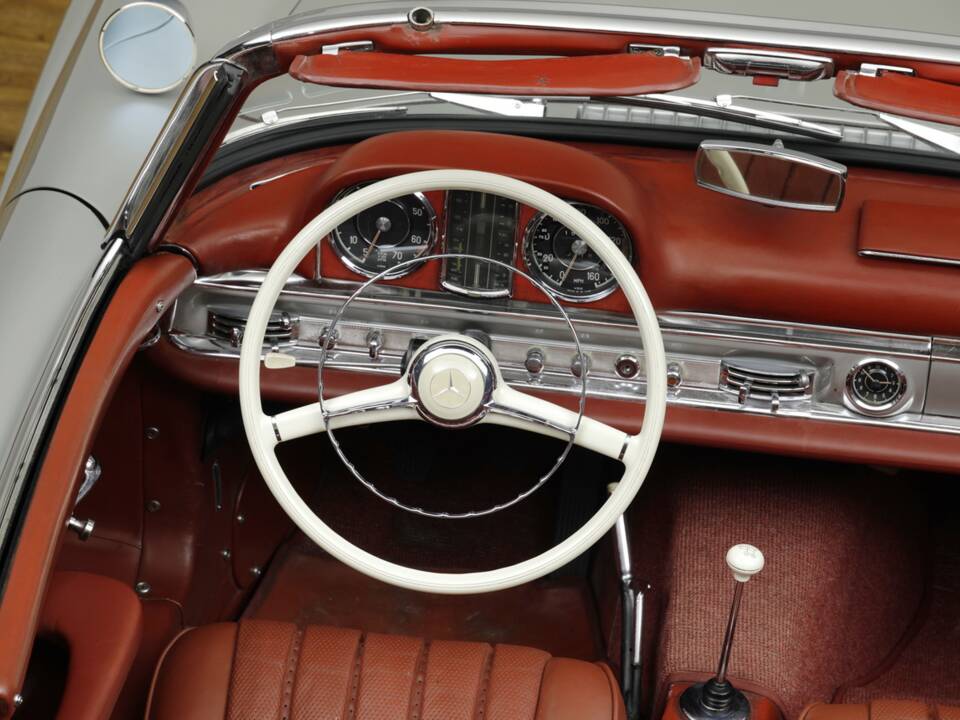 Image 14/26 of Mercedes-Benz 300 SL Roadster (1959)