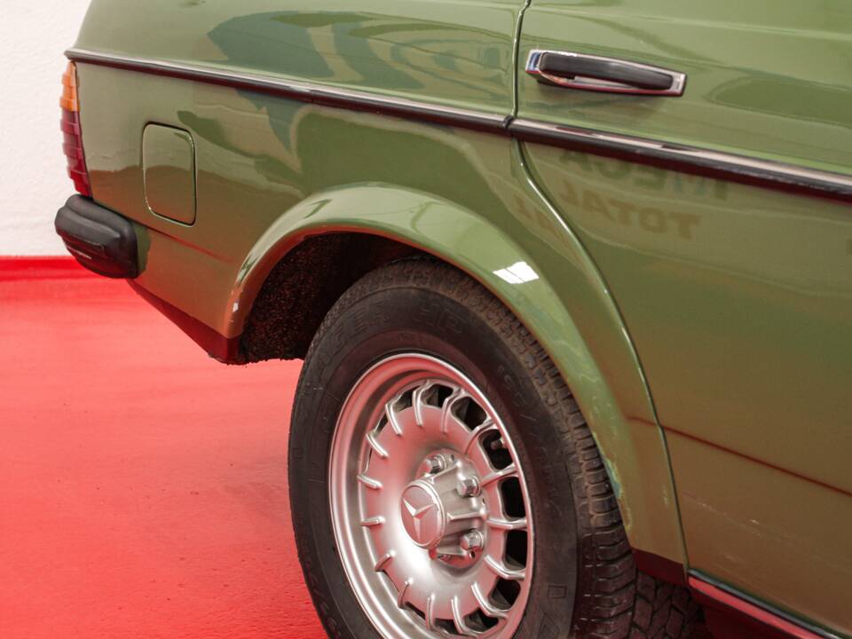 Bild 40/54 von Mercedes-Benz 250 T (1979)