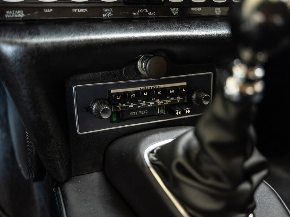 Immagine 28/32 di Jaguar E-Type (1969)