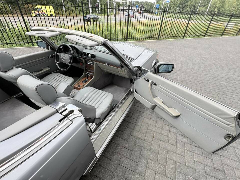 Image 28/50 de Mercedes-Benz 560 SL (1988)