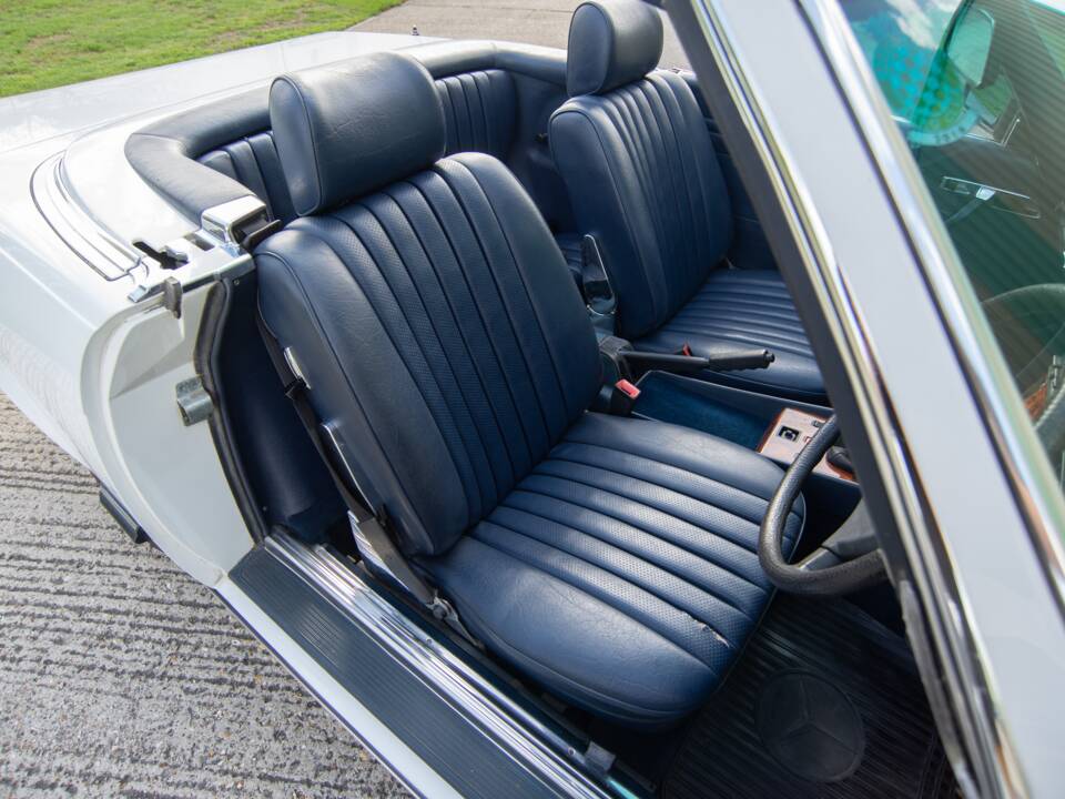 Afbeelding 17/35 van Mercedes-Benz 280 SL (1984)