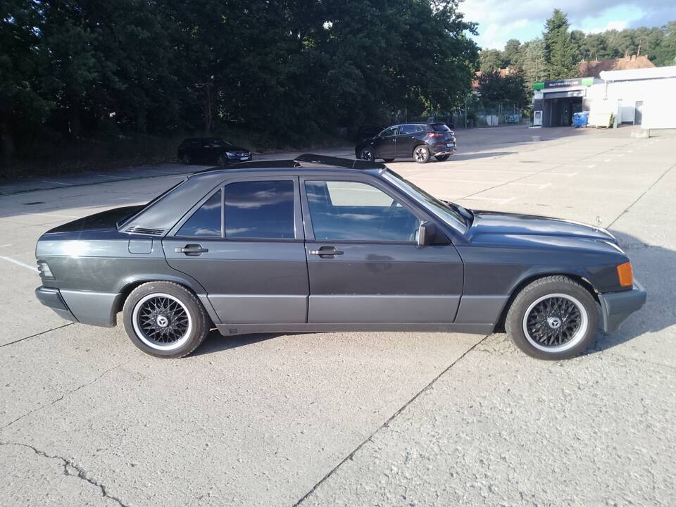 Bild 3/8 von Mercedes-Benz 190 E 1.8 (1990)