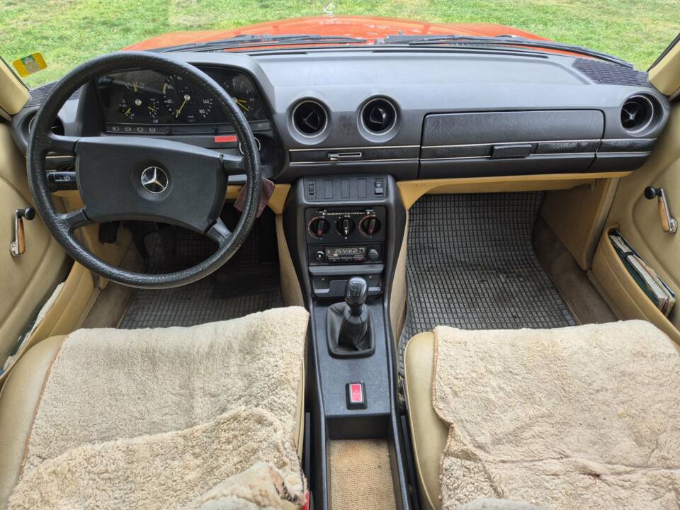 Image 13/41 of Mercedes-Benz 200 D (1981)