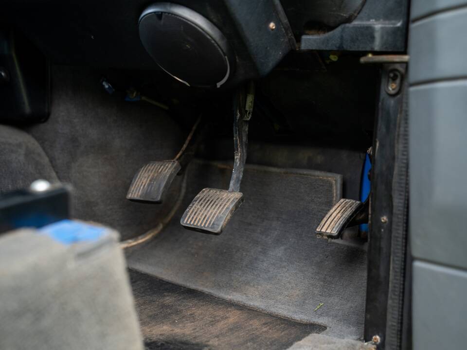 Image 38/50 of Land Rover Defender 90 "50th Anniversary" (1998)