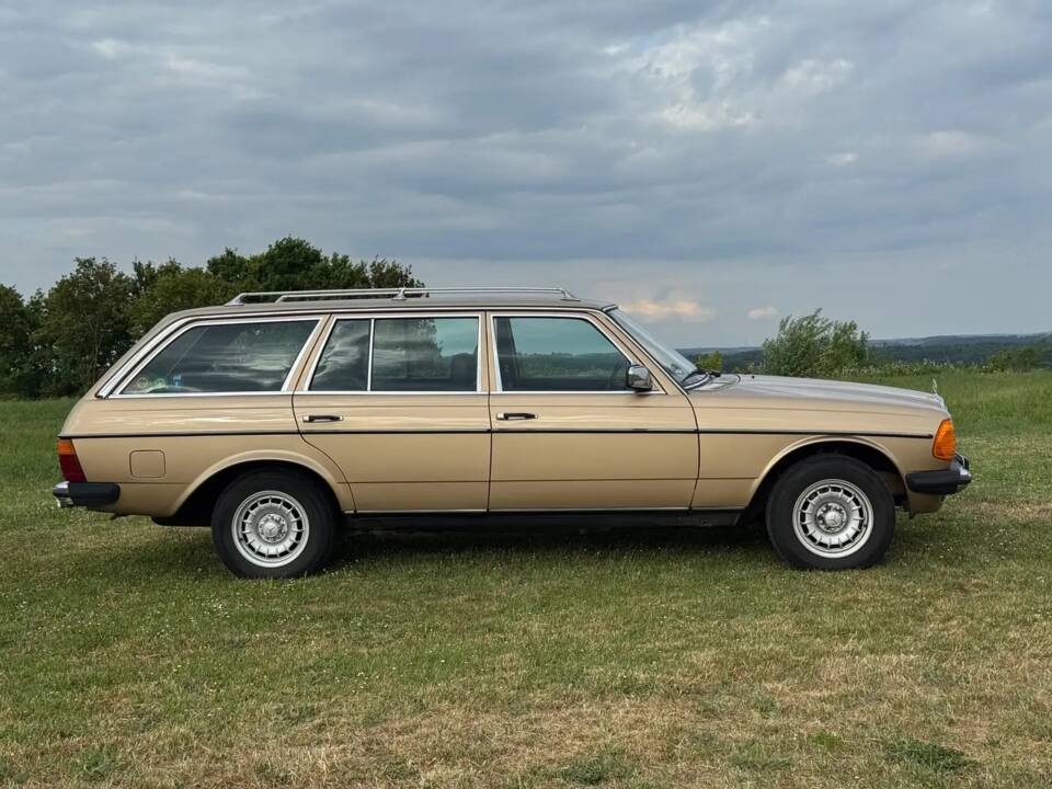 Immagine 12/13 di Mercedes-Benz 280 TE (1982)