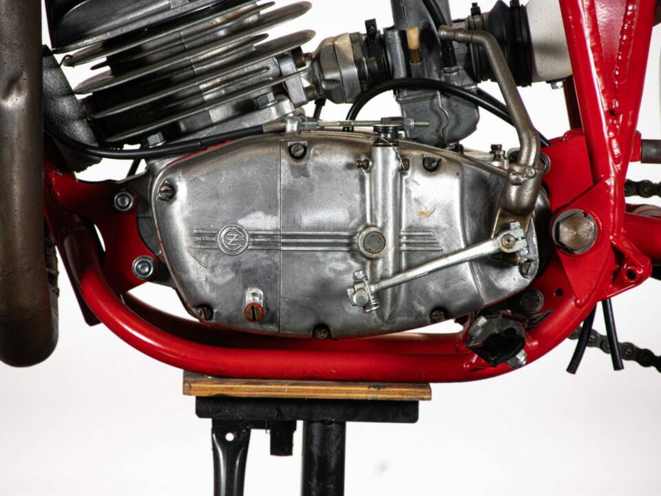 Imagen 13/50 de CZ 250 (1977)