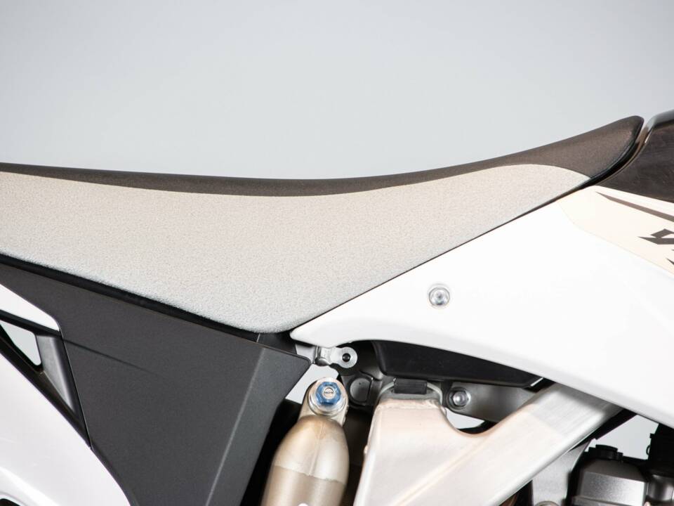 Image 31/50 de Yamaha DUMMY (2008)