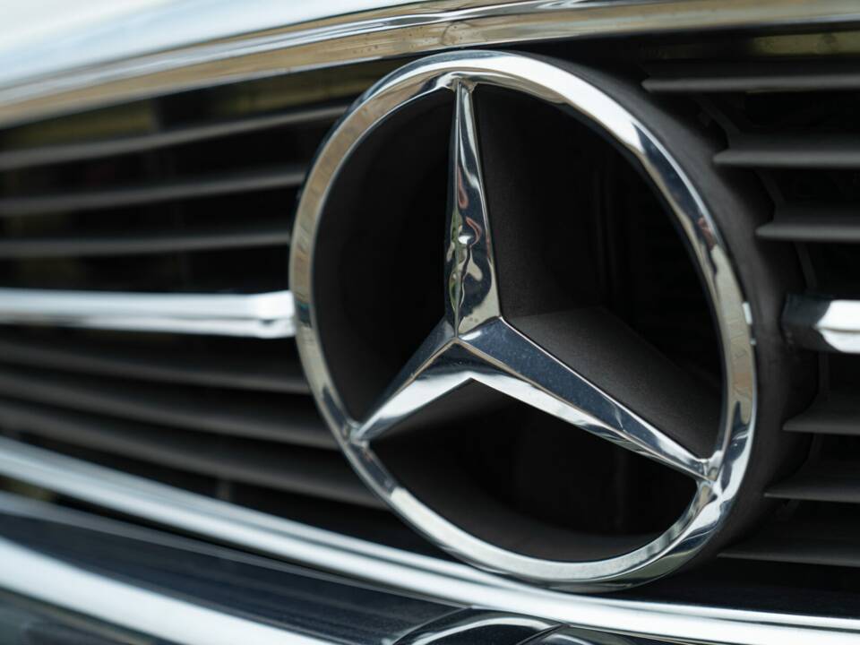 Image 12/50 of Mercedes-Benz 500 SLC (1984)
