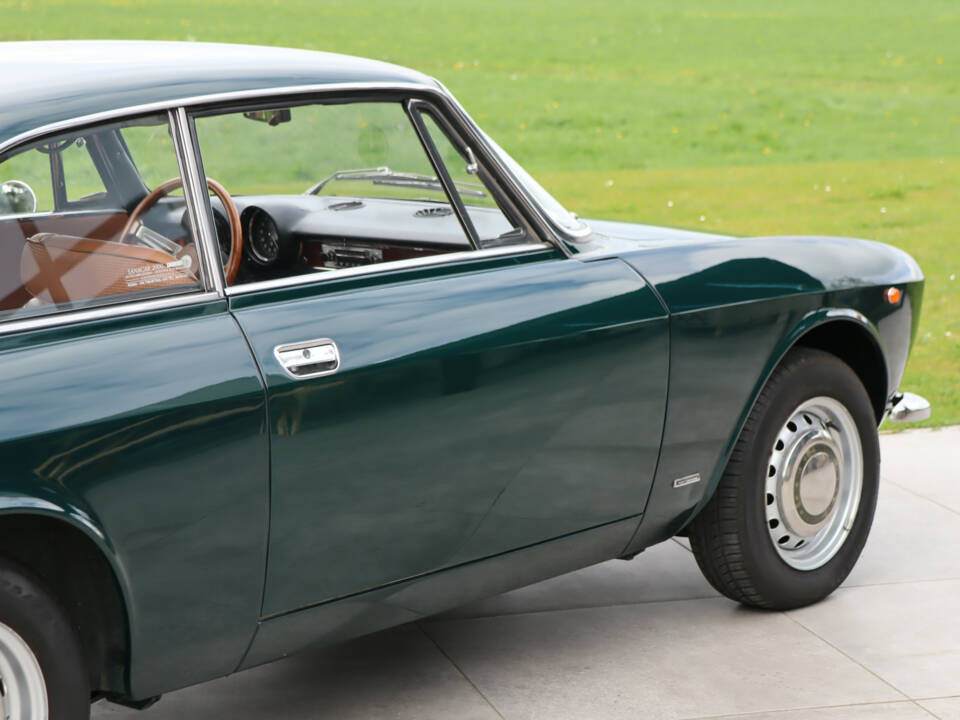 Image 26/50 of Alfa Romeo 1750 GT Veloce (1971)