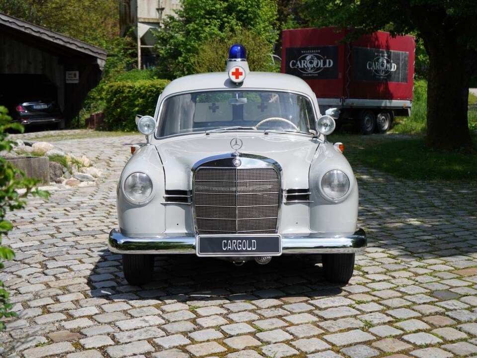 Image 2/22 of Mercedes-Benz 190 Db (1961)