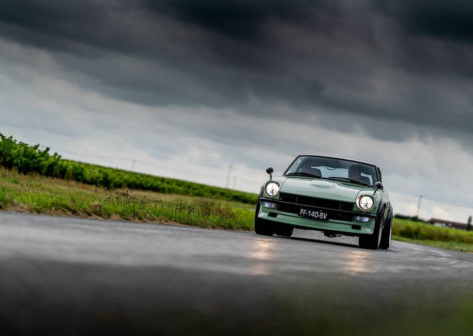 Image 3/8 of Datsun 240 Z (1972)