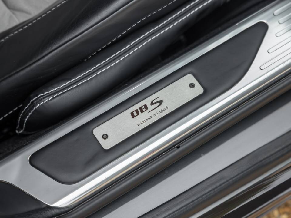 Bild 12/56 von Aston Martin DBS (2010)