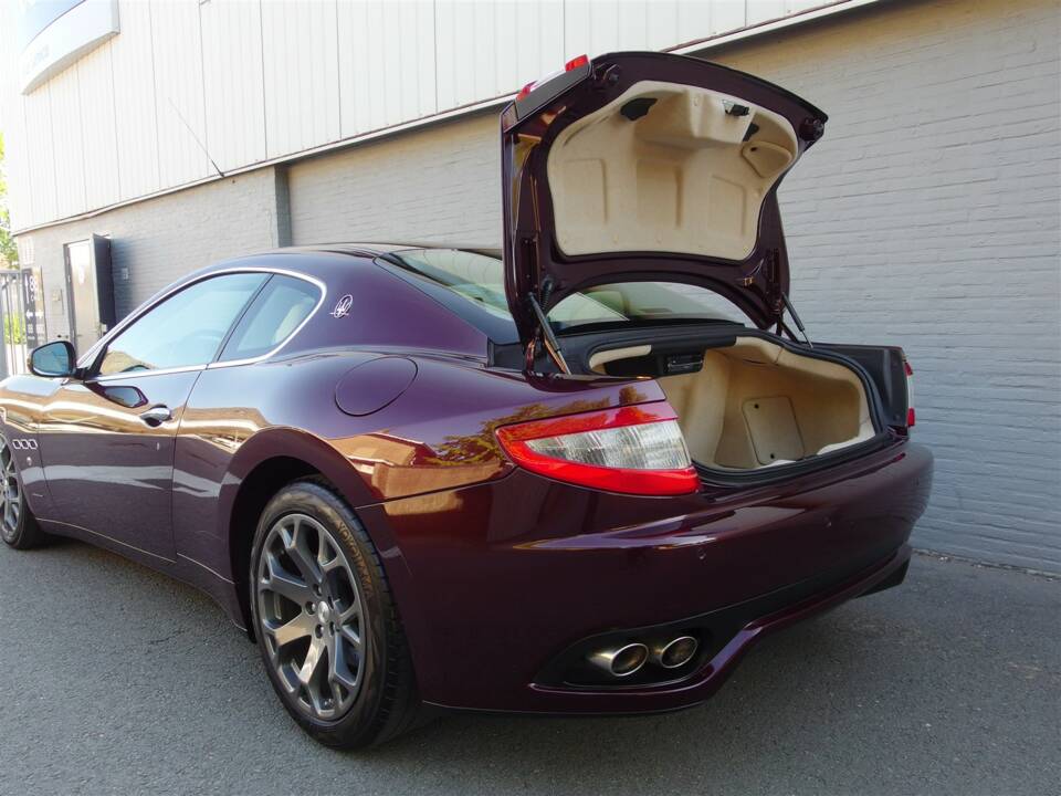 Image 65/98 of Maserati GranTurismo 4.2 (2008)