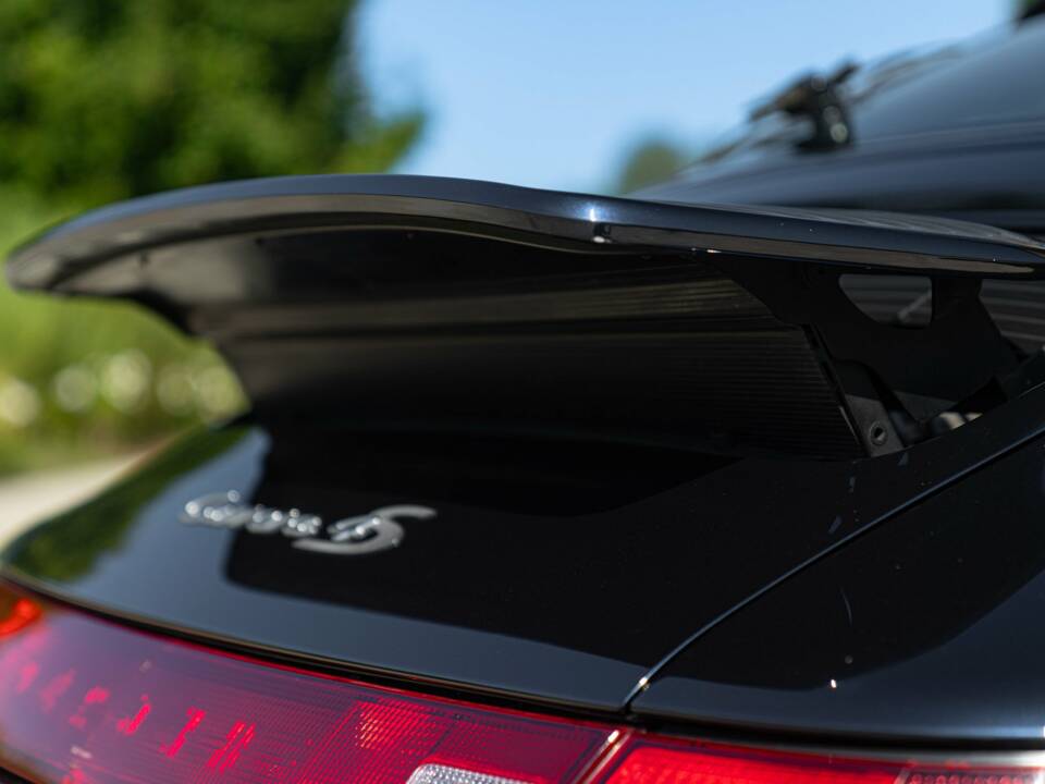 Immagine 13/50 di Porsche 911 Carrera 4S (1996)