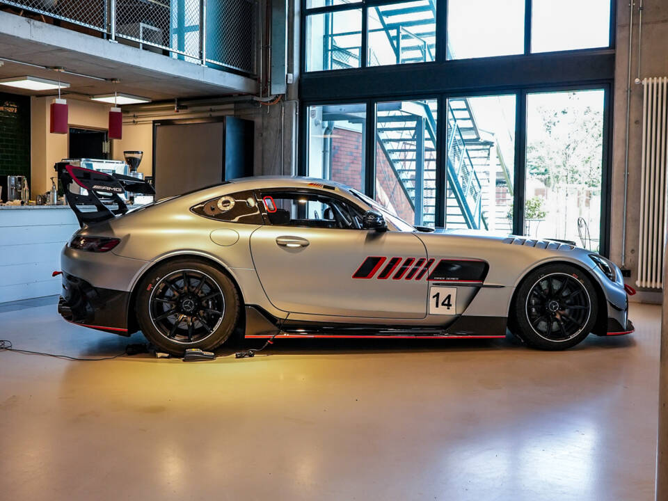 Image 2/52 of Mercedes-AMG GT Track Series (2021)