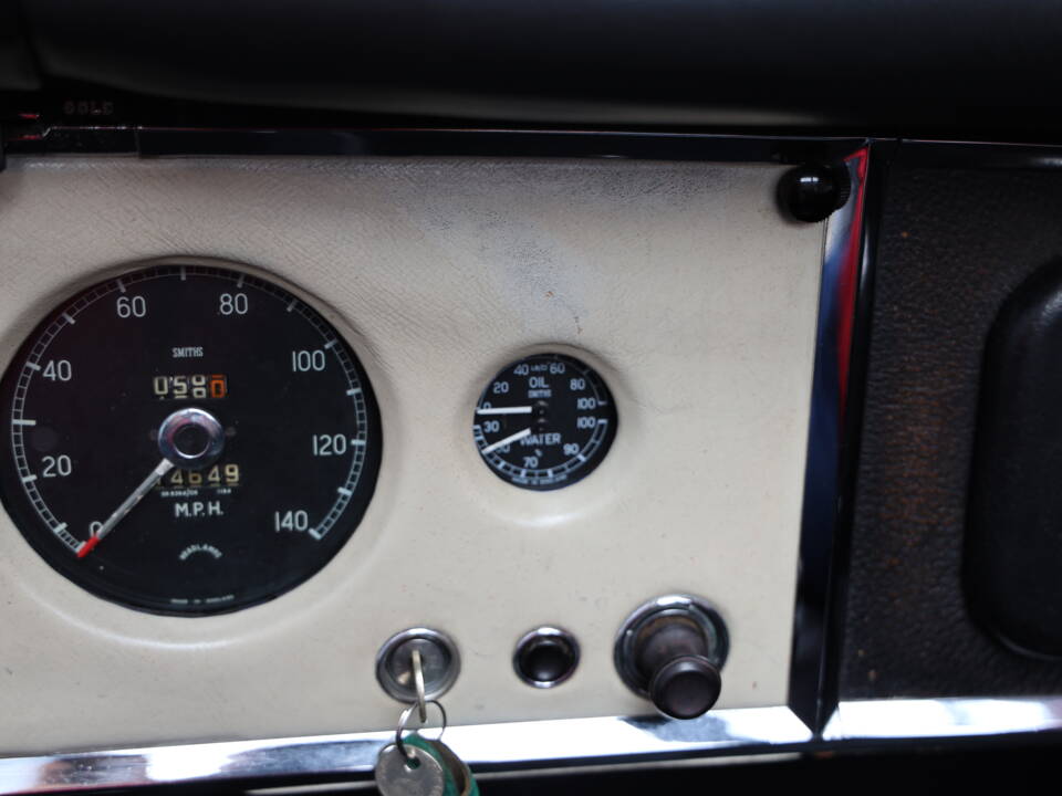 Image 27/91 of Jaguar XK 150 OTS (1958)