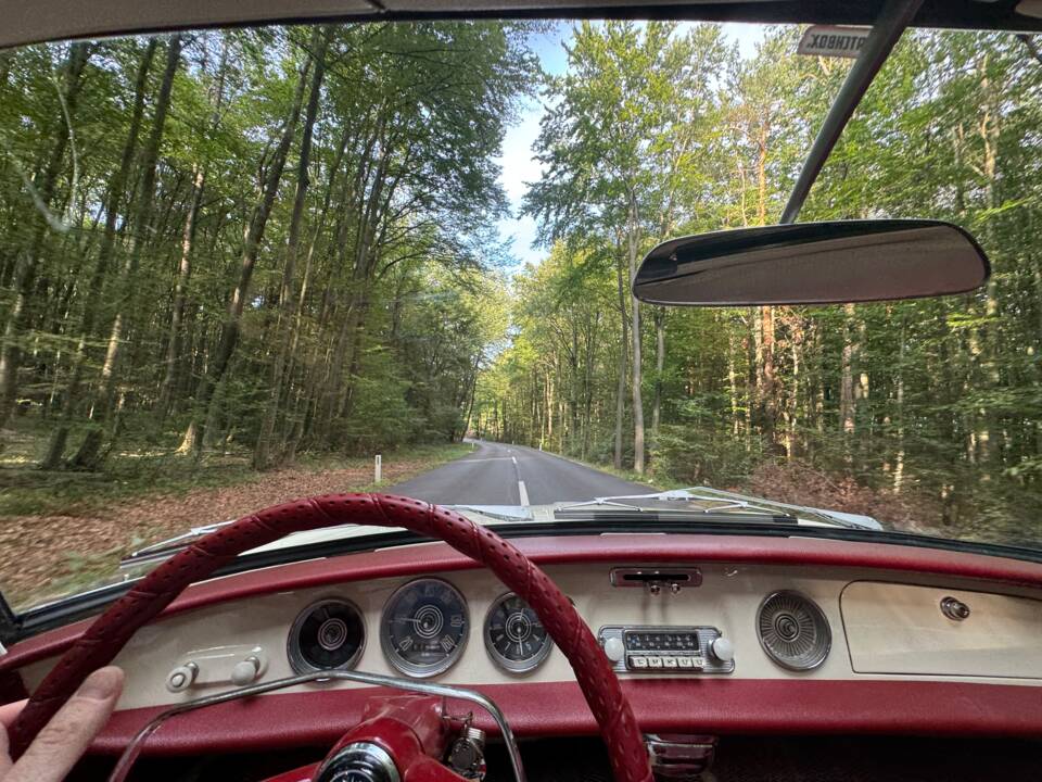 Image 32/45 of Volkswagen Karmann Ghia 1600 L (1966)