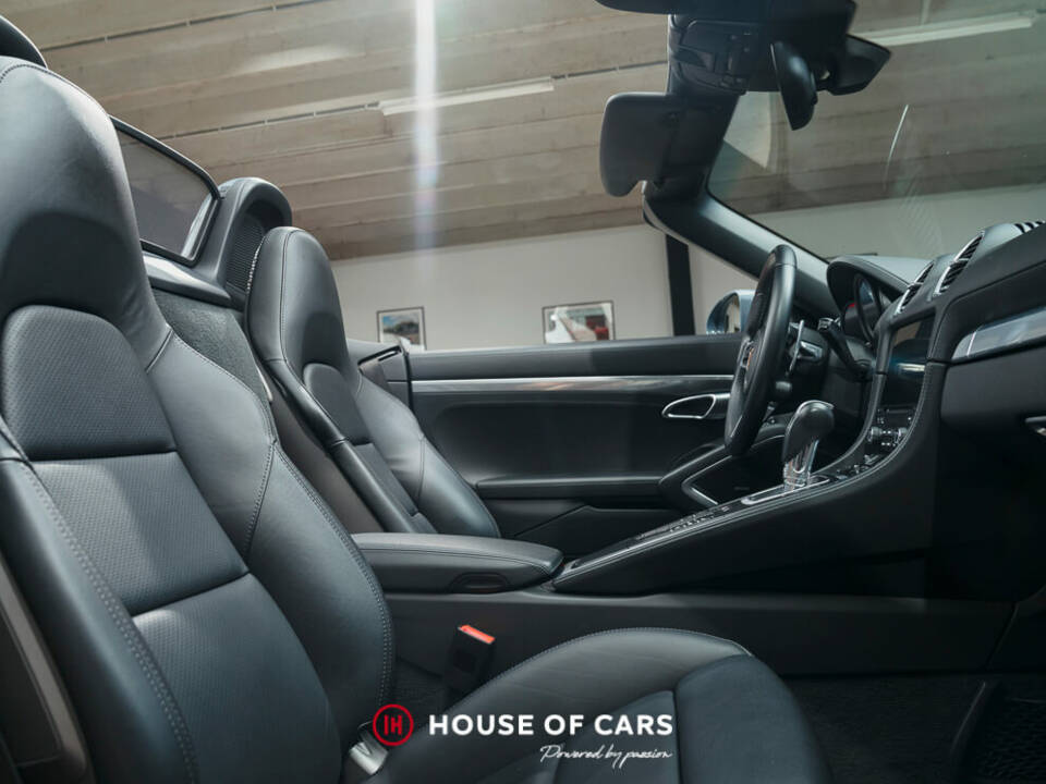 Image 18/22 of Porsche 718 Boxster S (2017)