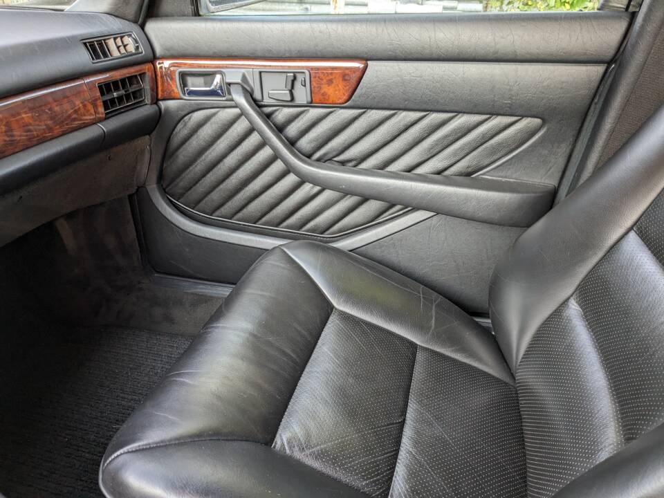 Image 20/29 of Mercedes-Benz 500 SEL (1990)