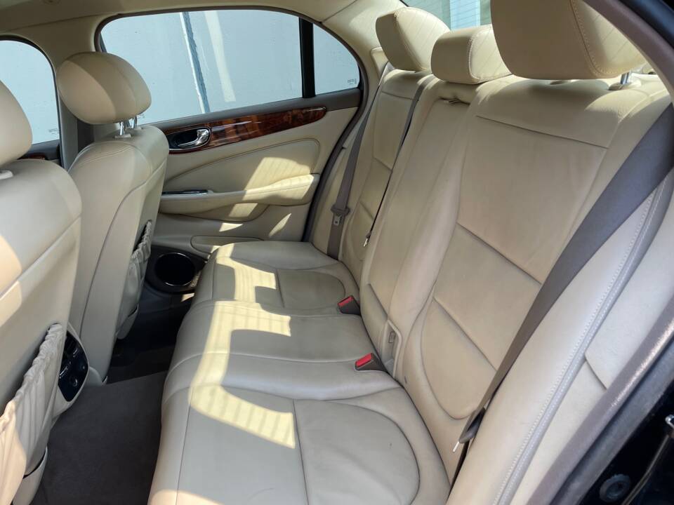 Image 11/19 de Jaguar XJ6 3.0 (2005)