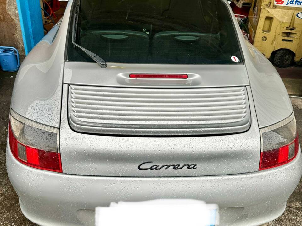 Image 4/4 de Porsche 911 Carrera (2002)