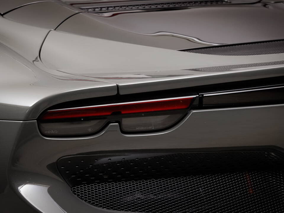 Image 33/42 de Ferrari 296 GTS (2024)
