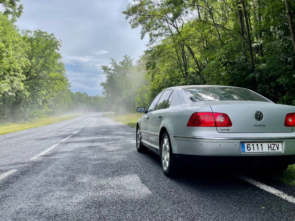 Bild 23/23 von Volkswagen Phaeton V10 TDI (2003)