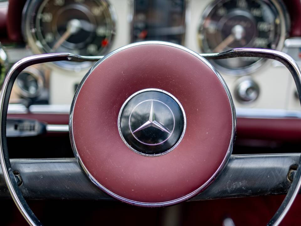 Image 21/46 de Mercedes-Benz 250 SL (1967)