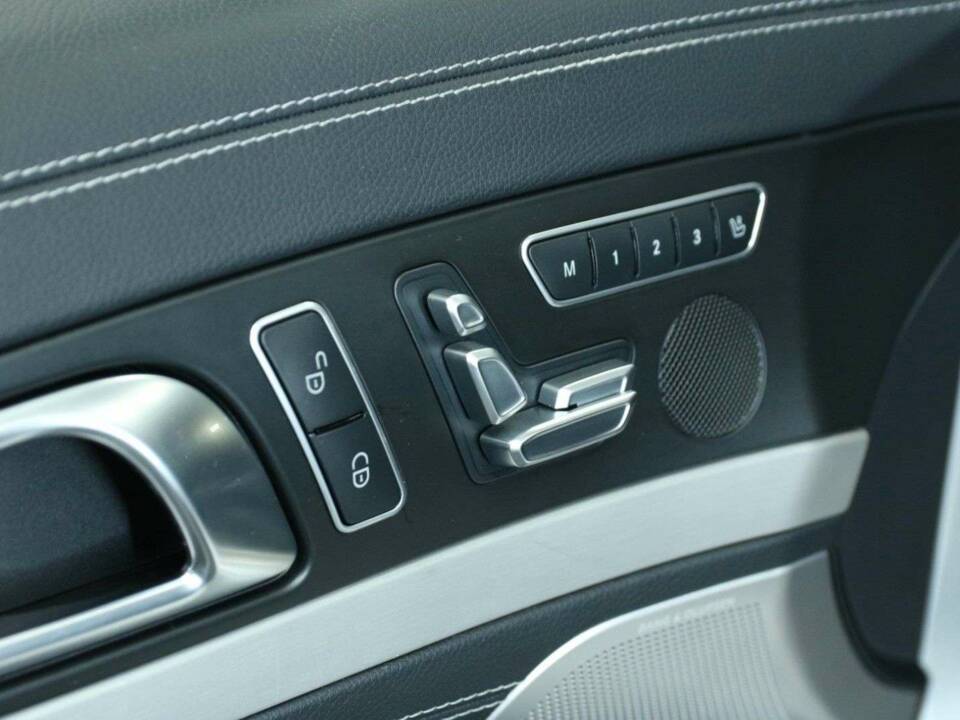 Bild 10/50 von Mercedes-Benz SL 500 (2015)