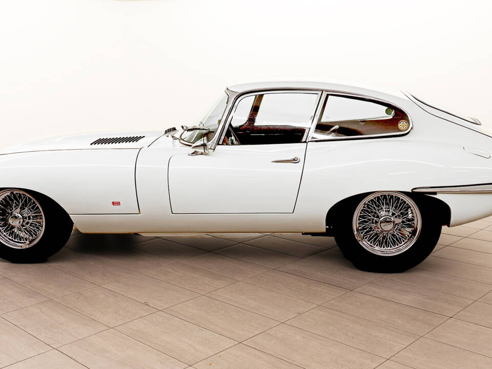 Image 2/8 de Jaguar Type E 3.8 (1963)