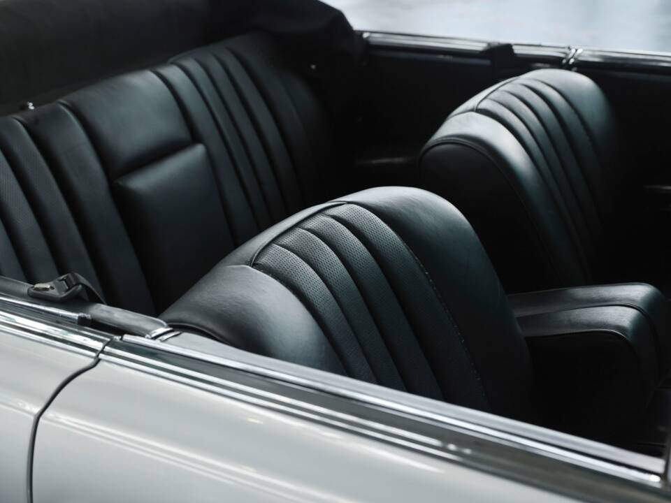 Image 30/48 of Mercedes-Benz 280 SE (1969)